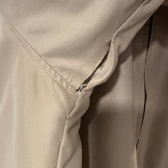 Vintage Reversible Burberrys Men's Tan Lightweight Jacket. - Picture 4 of 10